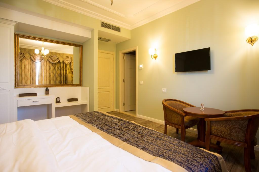 Hotel Britania Kamez Exteriör bild