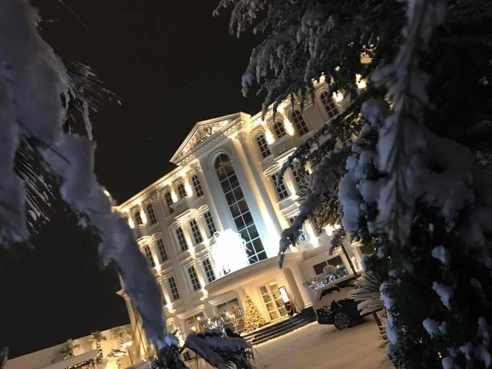 Hotel Britania Kamez Exteriör bild