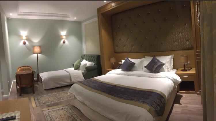 Hotel Britania Kamez Exteriör bild