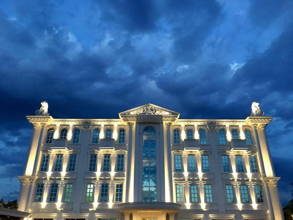 Hotel Britania Kamez Exteriör bild